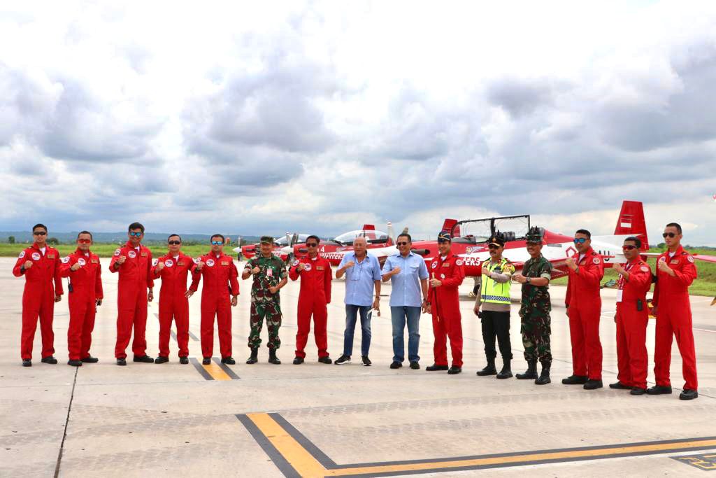 Atraksi Jupiter Aerobatic Team (JAT) TNI-AU Berkelas Dunia