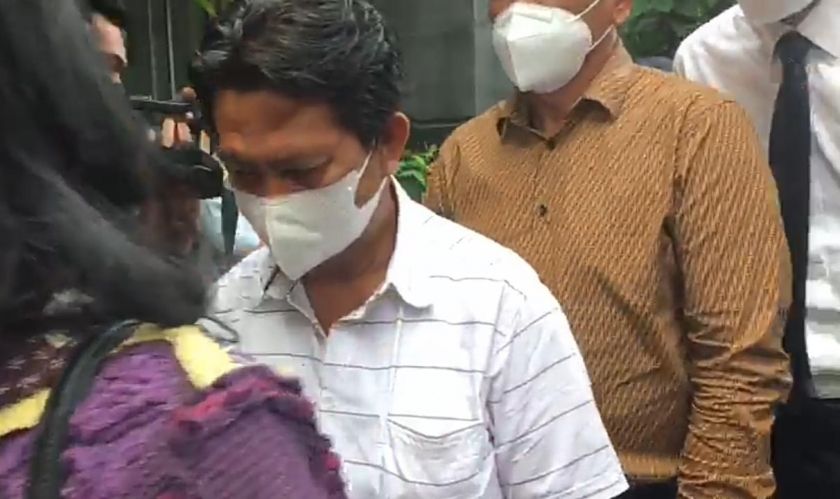 Tersangka Erwin Riduan Notaris Kasus Mafia Tanah Menyerahkan Diri