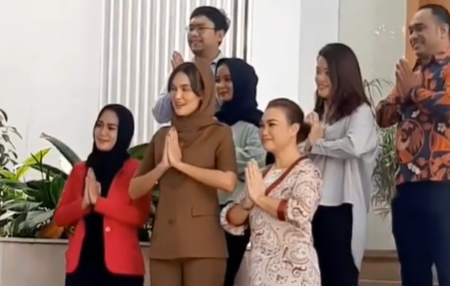 Klarifikasi, Luna Maya: Saya Sudah Jadi Bu RT Kampoeng Traveloka