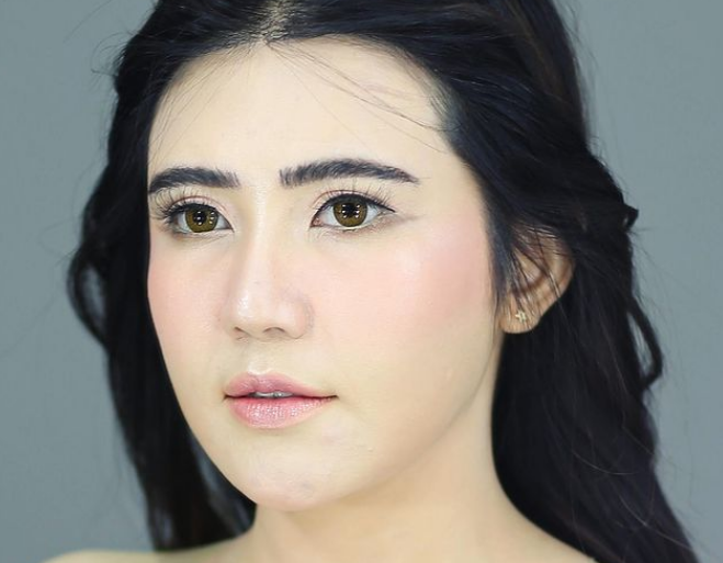 Via Valen Pamer Make Up Flawless, Netizen: Aku Kira Orang Turki Mbak