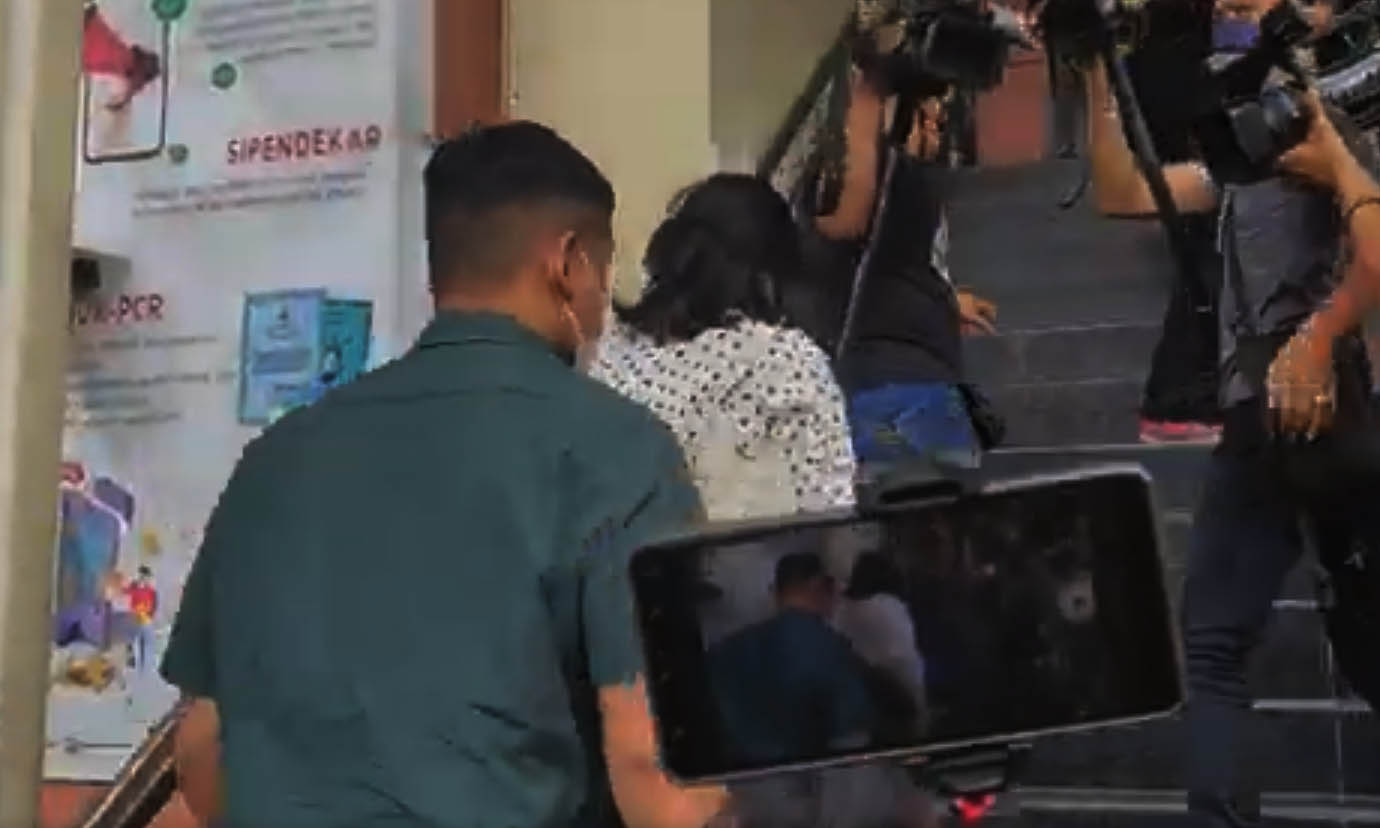 Sidang Hak Perwalian Gala Sky Dihadiri Fuji dan Fadly