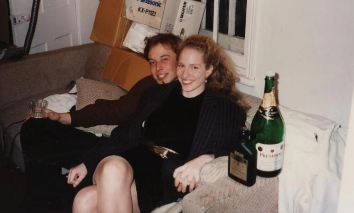 Mantan Pacar Elon Musk Jual Kenang-kenangannya, Ada Item yang Tembus $10.000