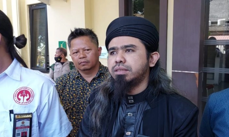 Dianggap Mencemarkan Nama Baik, Gus Samsudin Laporkan Pesulap Merah