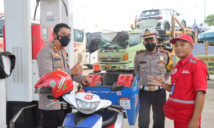 Dukung Kelancaran Mudik, Kapolres Majalengka Cek PDS di SPBU Rest Area KM 166 Tol Cipali