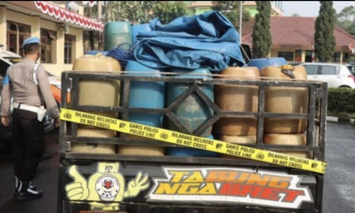 Penimbunan 2 Ribu Liter BBM Subsidi di Garut