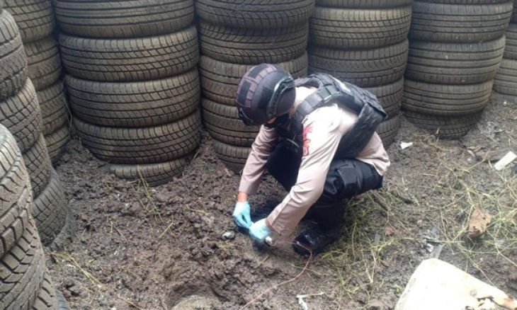 Tim Gegana Polda Jabar Musnahkan Granat Sisa Perang Kemerdekaan