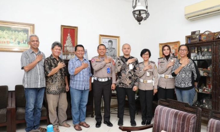 Kenang Pencetus BPKB, Korlantas Polri Anjangsana ke Kediaman Mayjen Pol (Purn) U.E Medellu