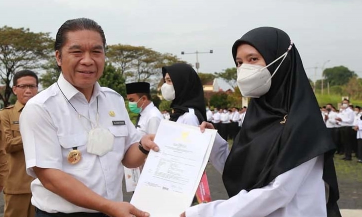 Serahkan SK PPPK, Al Muktabar: Kita Bersama akan Terus Membangun Banten