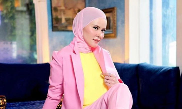 Mualaf, Angel Lelga Tetap Lakukan Tradisi Imlek 