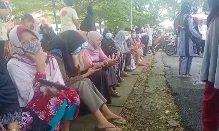 Wajib Celupkan Jari ke Tinta, Warga Lebak Beli Minyak Goreng Rasa Pemilu