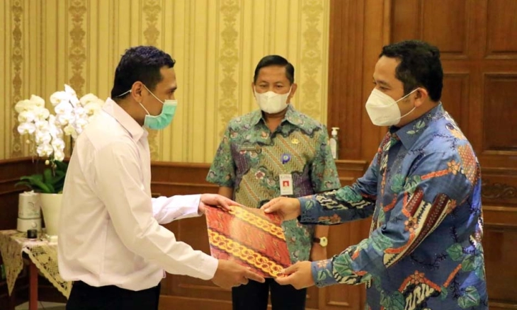 Walikota Arief Serahkan SK Bagi 35 P3K Tenaga Kesehatan