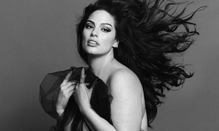 Ashley Graham Umumkan Kelahiran Bayi Laki-laki Kembar