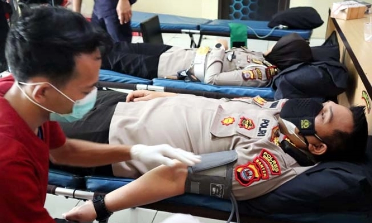 HUT Bhayangkara ke-76, Kapolres Serang Ikuti Kegiatan Donor Darah