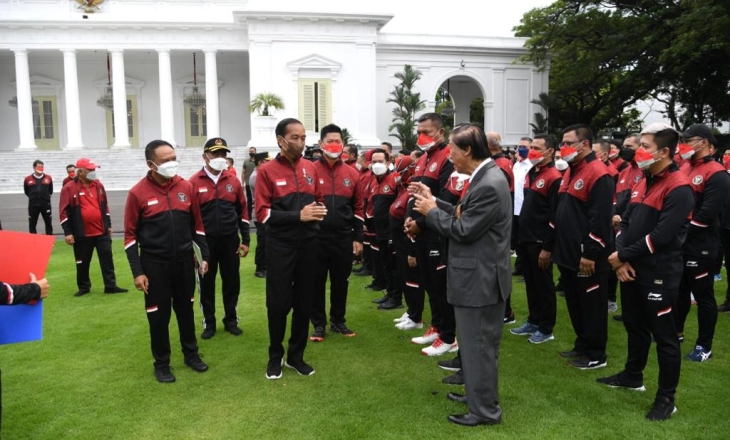 Jokowi Bagikan Bonus Atlet Sea Games 2021