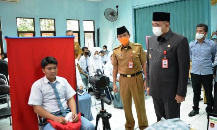 Bupati Zaki Iskandar Launcing Program Disdukcapil Goes to School