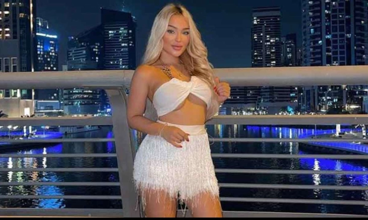 Emmy Russ Diusir dari Mal karena Kelewat Seksi