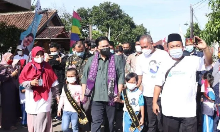 Bangun Lapangan Voli, Social Healing Erick Thohir Bantu Masyarakat Kecil Dapat Fasilitas Umum yang Layak