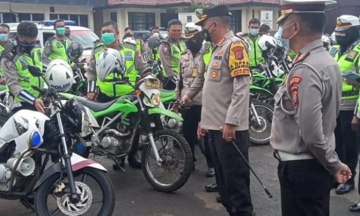 Polres Metro Bekasi Kota Cek Kesiapan Kendaraan Jelang Operasi Ketupat 2022
