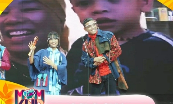 Gala Sky Dapat Penghargaan di Mom and Kids Baby Award 2021, Fadly dan Fuji Sampaikan Ini