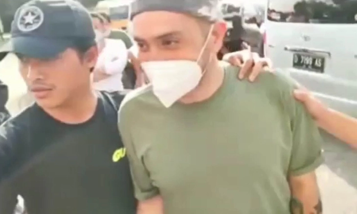 Video Detik-detik Gary Iskak Digerebek dan Digelandang ke Kantor Polisi
