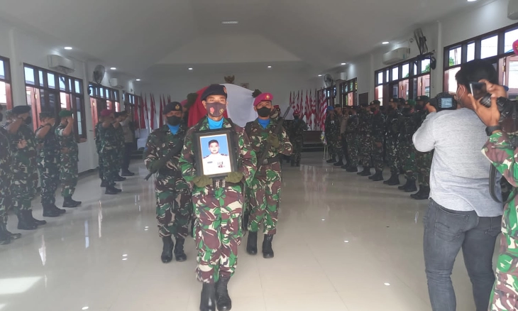 Pangdam XVII/Cenderawasih Antar Dua Jenazah Prajurit TNI Korban Kekejaman KST