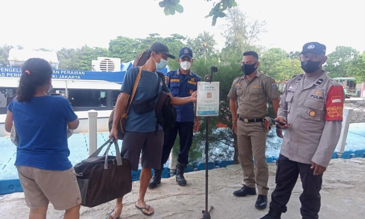 Ratusan Wisatawan  Menuju Pulau Pari Kepulauan Seribu Selatan di Scan Aplikasi PeduliLindungi