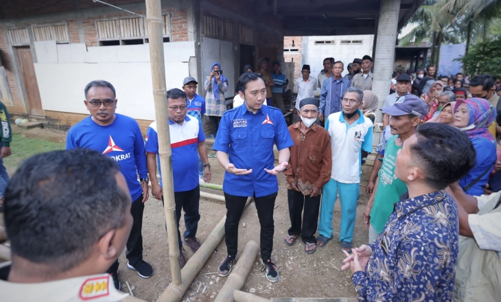 Ketika Mas Ibas Sambangi Pengrajin Bambu Pacitan 