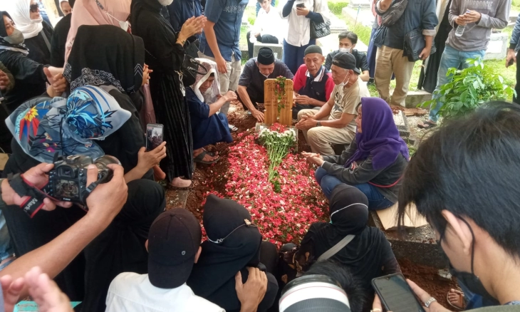 Ujang Ronda, Madid Musyawaroh, Rudi Sipit Antar Rini S Bon Bon ke Tempat Peristirahatan Terakhirnya