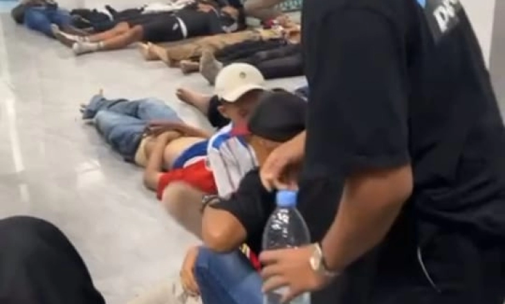 Kerusuhan di Stadion Kanjuruhan Malang, 40 Warga Sipil dan 2 Polisi Tewas.