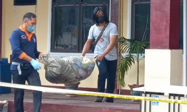 Diamankan Bahan Peledak dan Senjata Tajam Milik  Terduga Teroris Ahmad Gazali