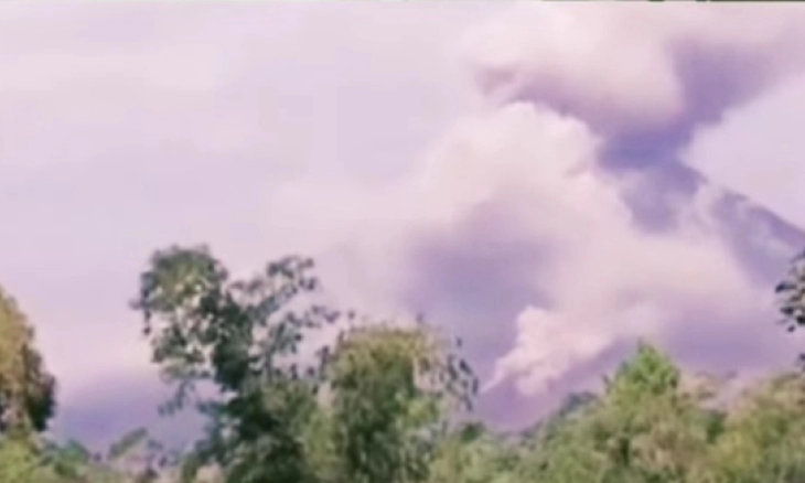 Gunung Semeru Erupsi Lagi