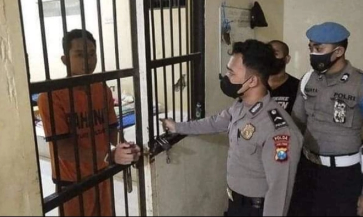 Bripka Randy Dipecat dari Polisi di Hadapan Orang Tua Novia Widyasari