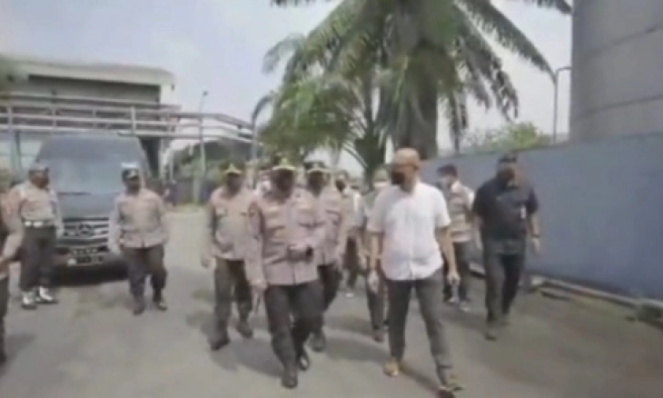 Kunjungi Pabrik Migor di Bekasi,  Kapolri Ingin Jangan Ada Antrean 