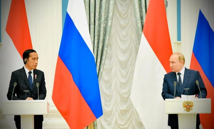 Bertemu Putin, Jokowi Sebut Konstitusi Amanatkan untuk Berkontribusi bagi Perdamaian Dunia