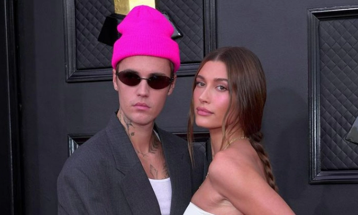 Justin Bieber-Hailey Bieber Tampil Mesra di Karpet Merah Grammy Awards ke 64
