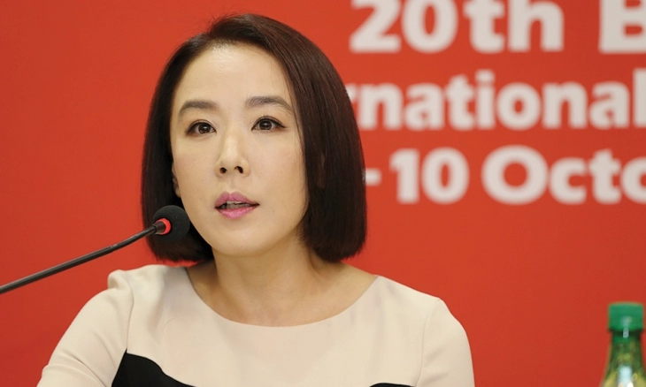 Kang Soo-youn Dimakamkan, Selamat Tinggal Bintang yang Tergantung di Dinding