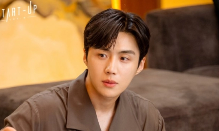 Kim Seon Ho Minta Maaf atas Rumor yang Melibatkan Mantan Pacar