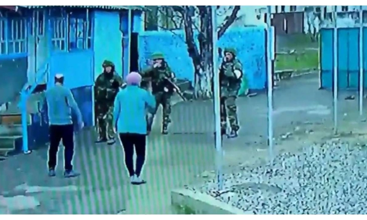 Netizen Salut Pasangan Lansia Ukraina Melawan Tentara Rusia