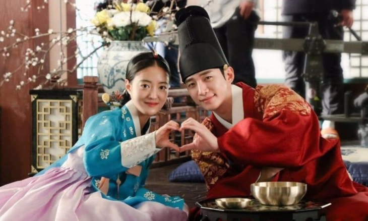 Ini Alasan Lee Se Young Pasang Foto Lee Junho 2 PM sebagai Wallpaper Ponselnya