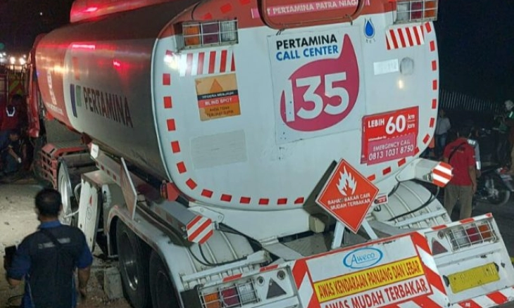 Lokasi Laka Beruntun Truk Tangki di CBD Ada Traffic Light di Jalan Menurun
