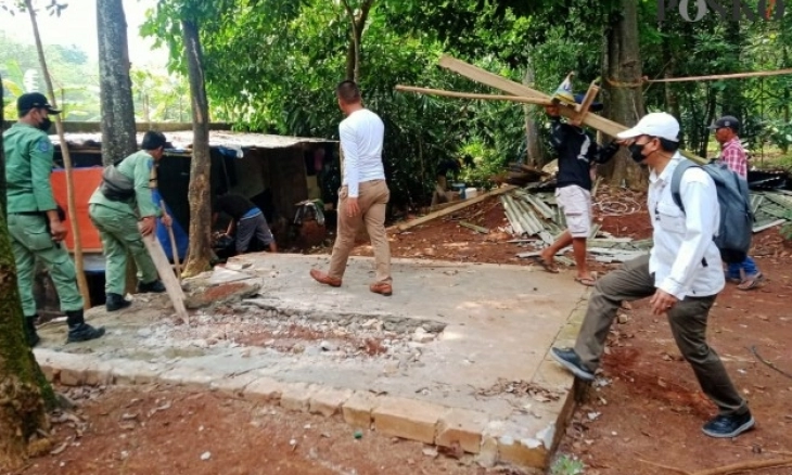 Diduga Digunakan untuk Ritual Aliran Sesat, “Makam Keramat” di Lebak Dibongkar Paksa
