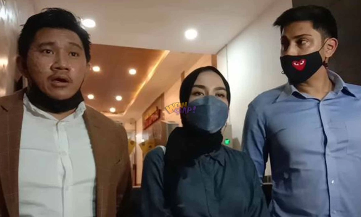 Medina Zein Alami Sakit Lambung Saat Jalani Pemeriksaan di Polda Metro Jaya