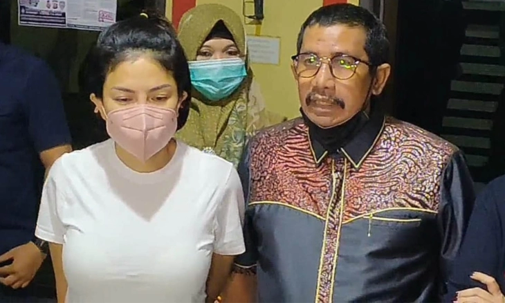 Nikita Mirzani Akhirnya Dilepaskan Tak Jadi Ditahan