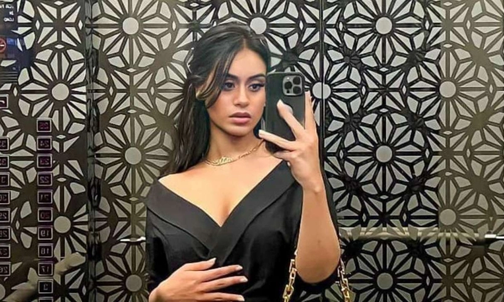 Foto Hot Nysa dengan Gaun Hitam Viral 