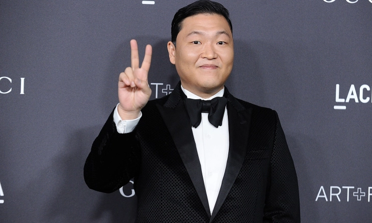 8 Lagu Kacau PSY untuk Menerangi Musim Panas Anda