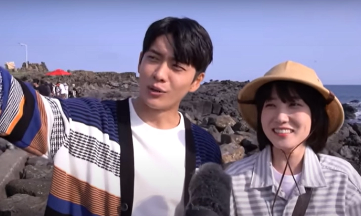 Park Eun Bin, Kang Tae Oh, dan Lainnya Bersenang-senang Syuting “Extraordinary Attorney Woo” Di Pulau Jeju