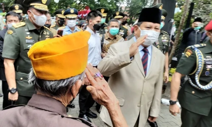 Peringati Lengkong, Menhan Prabowo Tabur Bunga di TMP Taruna Tangerang