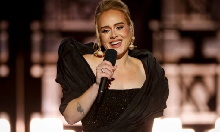 Penyanyi Adele Larang Penggemar Tak Divaksin Datang ke Konsernya