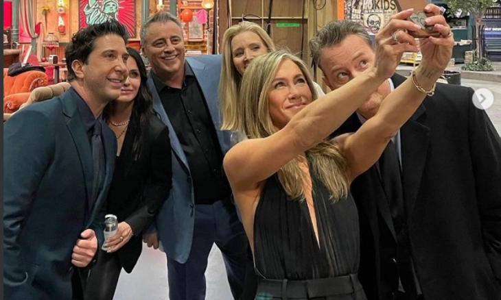 Jennifer Aniston Keluar dari The Friends Reunion pada Waktu Tersulit