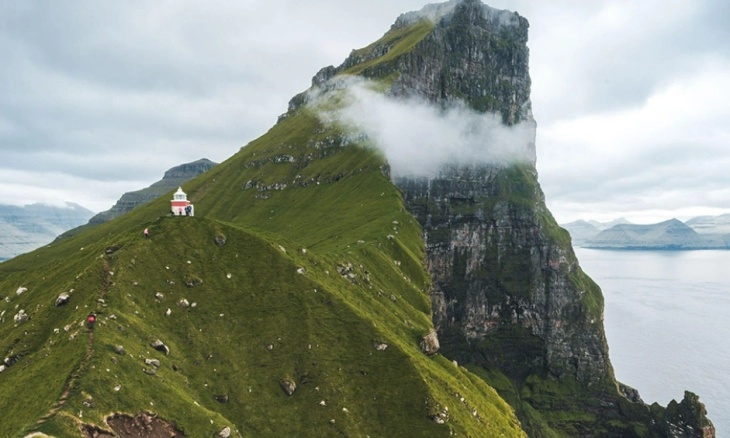 Destinasi Pulau Kalsoy, Misteri Mercusuar Paling Sepi di Dunia